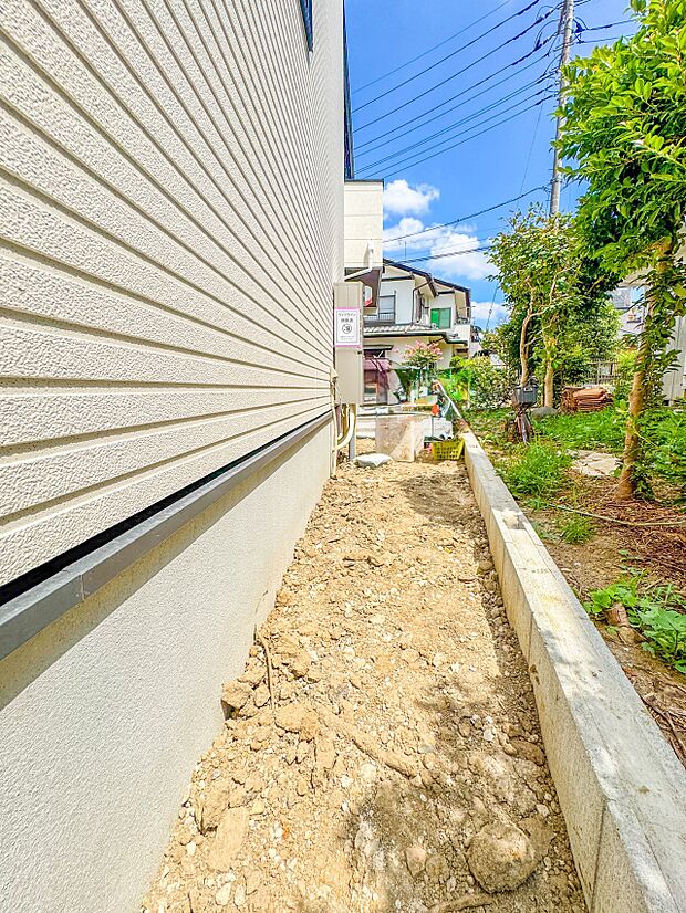 1号棟【庭】こちらの物件に少しでもご興味がありましたら、お気軽にお電話下さい。