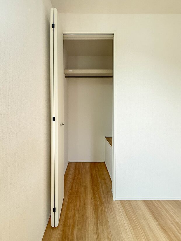 【収納】各部屋を最大限に広く使って頂ける様、全居住スペースに収納付。プライベートルームはゆったりと快適に。