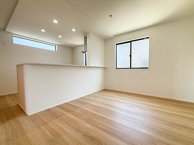 【LDK15帖】忙しい朝でも家族揃って食事をしたいゆとりあるダイニングスペース。