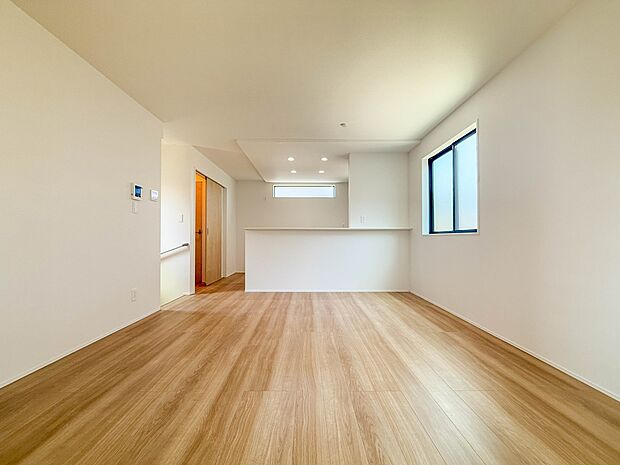 【LDK15帖】忙しい朝でも家族揃って食事をしたいゆとりあるダイニングスペース。