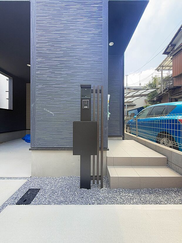 【郵便受け】鍵付きのポストが、ご家族の個人情報をしっかりと守ります。