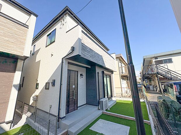 3号棟【外観】家族の温かさと陽光の暖かさ、楽しい毎日と明るい未来を予感させる「空間が織り成すひとつ先の住み心地」を演出します。