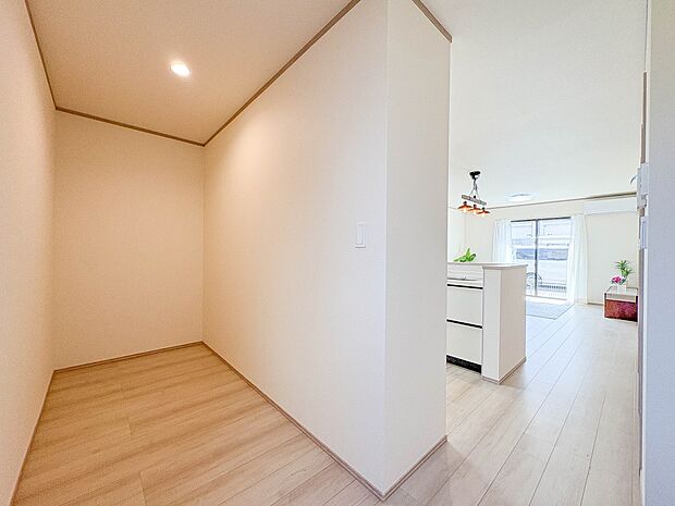 3号棟【パントリー（食料庫）】大型のパントリー収納です。LDKからは見えない場所に配置されています