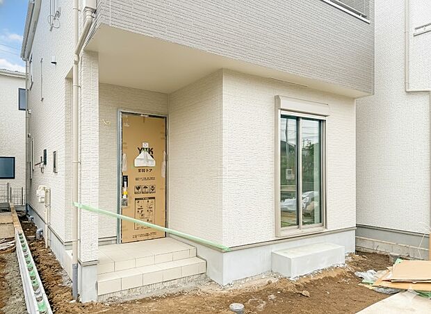 H号棟【玄関】こちらの物件が少しでも気になるようでしたら、お気軽にお問合せください。人生でいちばん大きなお買い物ですので、ゆっくりご見学ください。ネット上の画像と実際の見学では、リアル感がま…