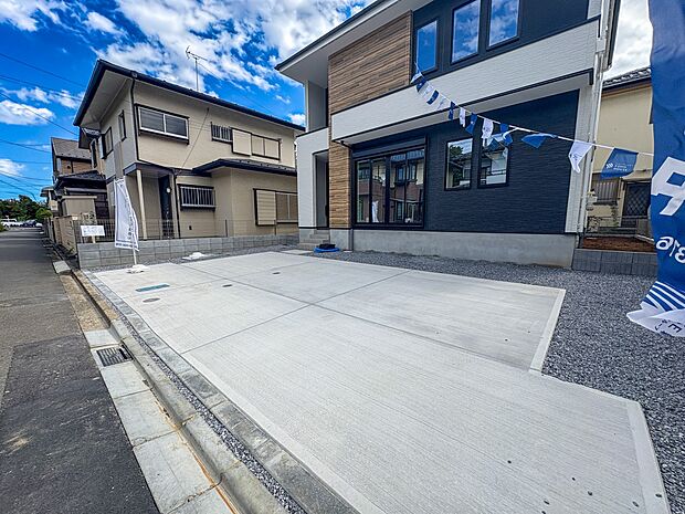 【駐車場3台】毎日の生活にマイカーが必須という方は、購入を検討する際、駐車場があることは大事な条件です。毎日の通勤や家族の送迎、買い物やお出かけなどクルマのある暮らしを満喫したい方は要チェッ…