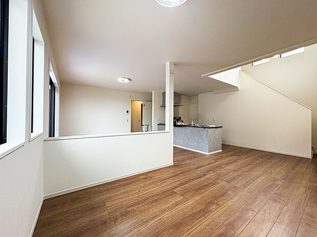 1号棟【LDK23帖超】家族そろって、お話ししながら、お料理を創る、食べる。ダイニングンならではの家族の風景です。家族との楽しい食事が好き。