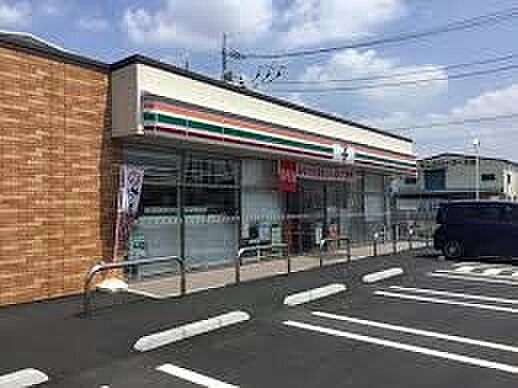 コンビニ 90m セブンイレブン戸田笹目2丁目店(セブンイレブンは近くて便利を掲げています。近くとは、心の近さ。便利とはモノが期待以上の品質でお客さまに届くこと。セブン銀行など新しいサービス…
