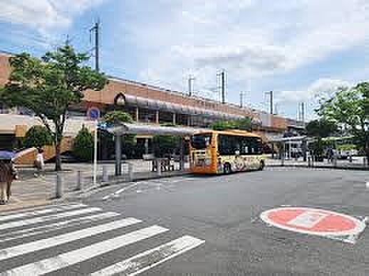 駅 1600m 戸田公園駅(戸田市を代表する駅。快速、各駅停車の埼京線がとまります。戸田市全体が東京のベッドタウンになっており、都心への通勤、通学、そしてショッピングにとても便利。)