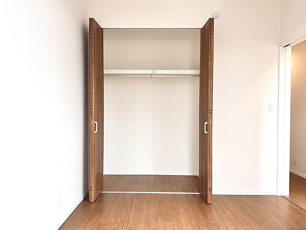 【A号棟　収納】限られたスペースを有効に活用できる壁面クローゼット。
