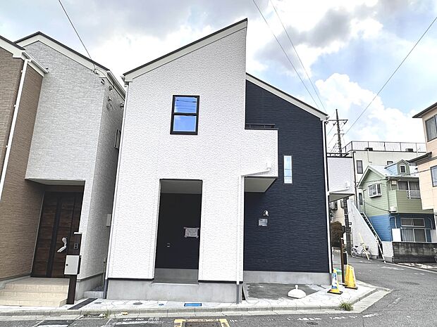 【A号棟 外観】陽当りや通風性など各所に施された工夫で住みやすさを実現。部屋の大きさや周辺環境・街並など、資料には掲載していない情報が現地にはたくさんございます。是非ご確認下さい。