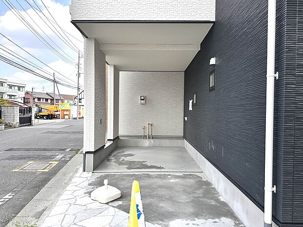 【A号棟　駐車場】ビルトインガレージなら「野ざらし、雨ざらし、吹きさらし」になりません。汚れやいたみは減り、車の掃除もラクになります。