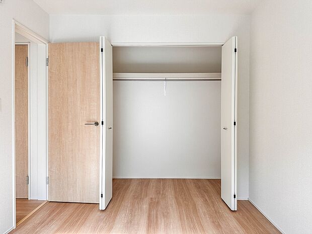 【収納】各部屋を最大限に広く使って頂ける様、全居住スペースに収納付。プライベートルームはゆったりと快適に。