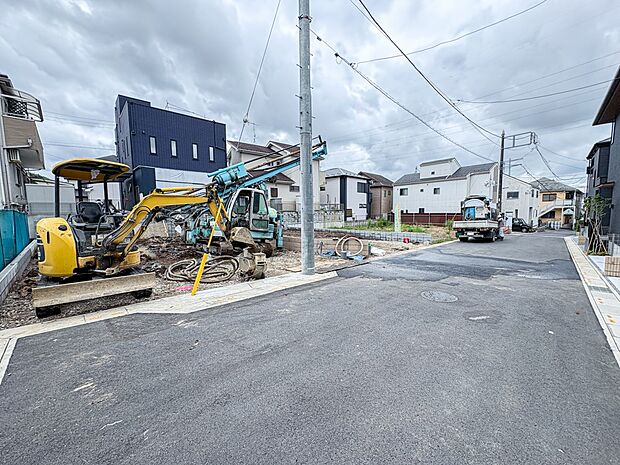 【前面道路】車の通行が少ないので、静かな住環境を維持することができます。