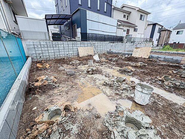 【外観】ここから始まる「日常」はご家族にとってかけがえのない時間となります。少しでも豊かに、快適に。そんな想いから本邸宅は生まれました。