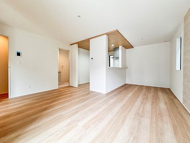 【LDK16.25帖】インテリアショップで見掛けた「あの家具」も置ける、ゆったりとした空間。時に広さが上質な寛ぎの時間になる事も。