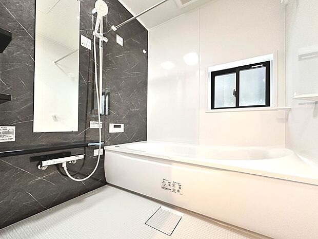 【浴室】一日の疲れを癒してくれるお風呂空間。使いやすさと上質な質感を両立して、単なる習慣から特別な時間に変わるはず。