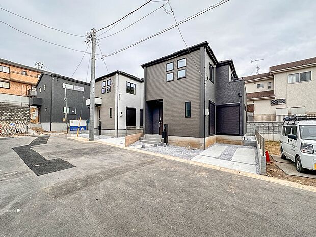 【前面道路6m】車の通行が少ないので、静かな住環境を維持することができます。