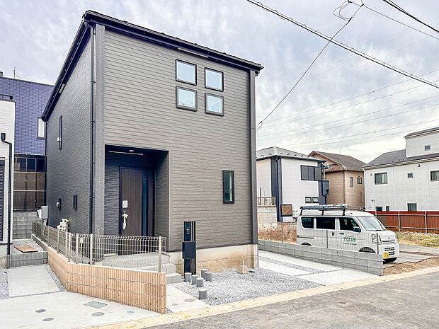 【現地】陽あたりの良さは必須条件。家族の温かさと陽光の暖かさ、楽しい毎日と明るい未来を予感させる。