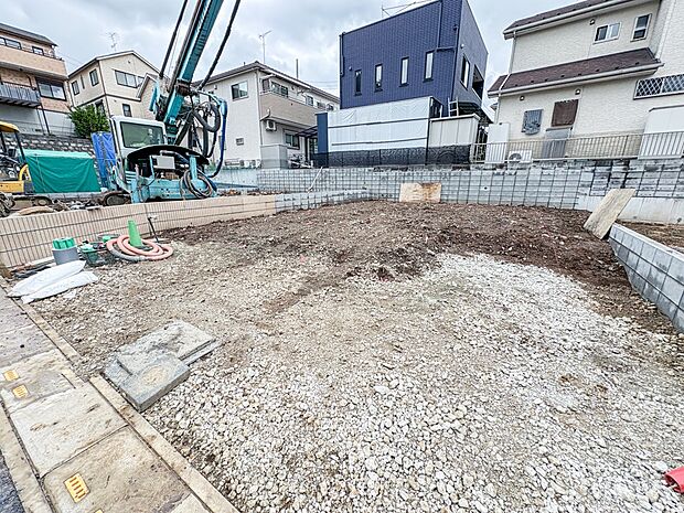 【外観】こちらの物件に少しでもご興味がありましたら、お気軽にお電話下さい。ネット上で「見えない物」「わからない事」でも、実際にご見学いただくことで、手に取るようにおわかりいただけるはずです。…