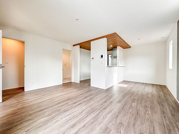 【LDK16.25帖】インテリアショップで見掛けた「あの家具」も置ける、ゆったりとした空間。時に広さが上質な寛ぎの時間になる事も。