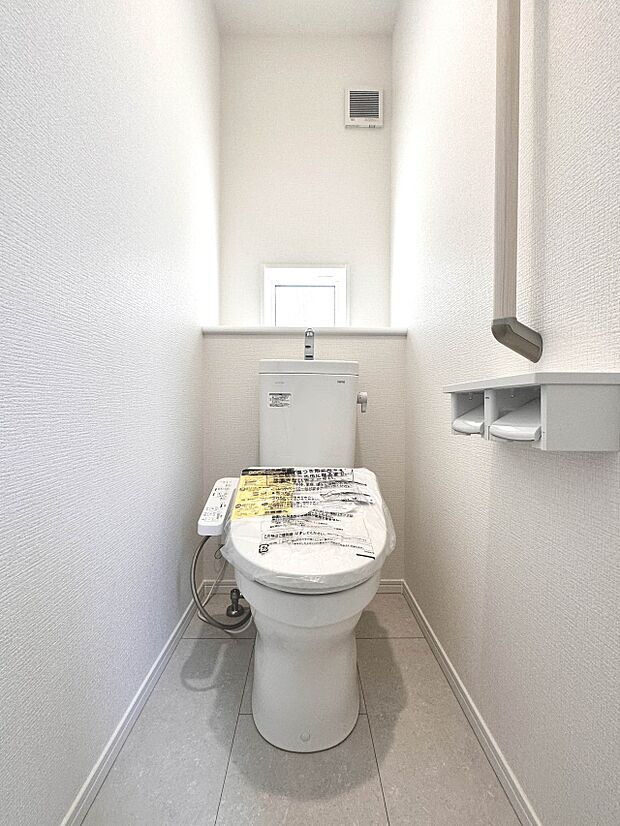 【C号棟 シャワートイレ】 たっぷりの水量で、やわらかく包みこむような洗い心地を実現。汚れもきちんと落とします。