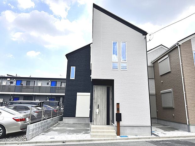 【C号棟 外観】家は一生のお買物。自分ならではの家族ならではの、家にしたい。書斎を設ける。子どものプレイングルームを設ける。趣味のオーディオルームを設置する。夢を追うオンリーワンの家です。