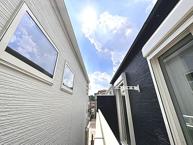 【C号棟　眺望】少し優雅に、眺望の良い部屋で新生活をしてみませんか？眺望や窓からの景色が良いと、家で過ごす時間も快適です。