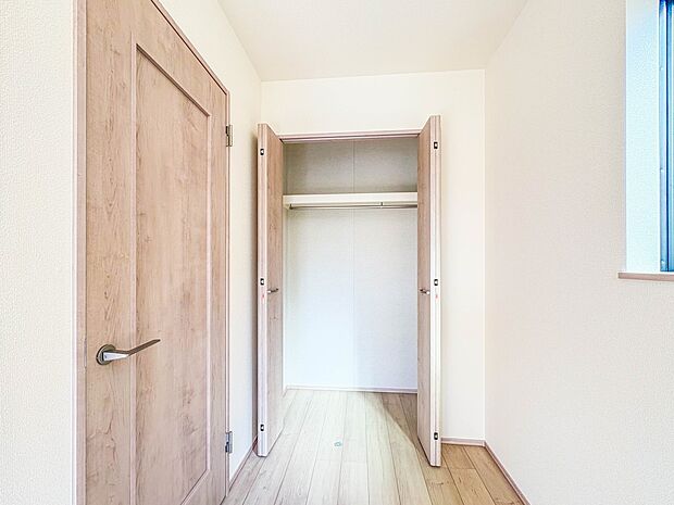Ｂ号棟【収納】各部屋を最大限に広く使って頂ける様、全居住スペースに収納付。プライベートルームはゆったりと快適に。