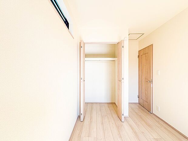 B号棟【収納】各部屋を最大限に広く使って頂ける様、全居住スペースに収納付。プライベートルームはゆったりと快適に。