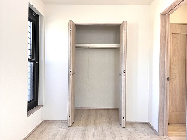 【収納】限られたスペースを有効に活用できる壁面クローゼット。