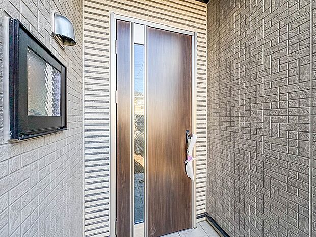 D号棟【玄関】玄関はおうちの顔と言われます。玄関アプローチは、外観デザインの印象を左右します。