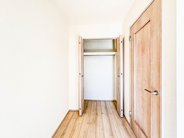 D号棟【収納】各部屋を最大限に広く使って頂ける様、全居住スペースに収納付。プライベートルームはゆったりと快適に。