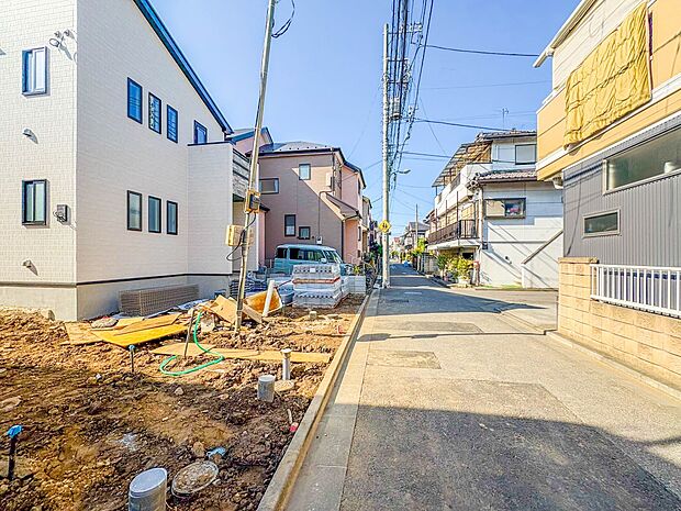 【前面道路4m】車の通行が少ないので、静かな住環境を維持することができます。