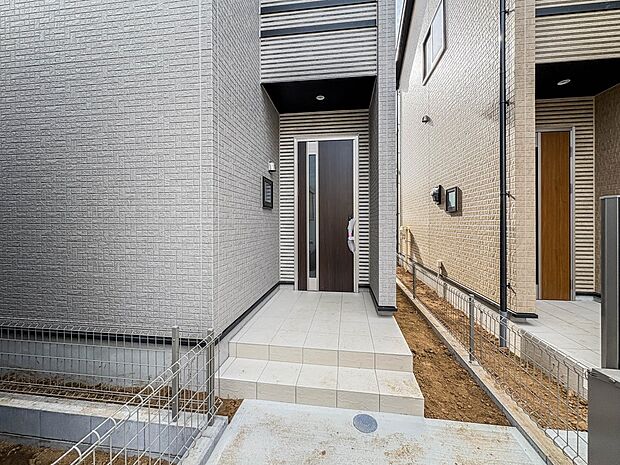 【前面道路4m】車の通行が少ないので、静かな住環境を維持することができます。