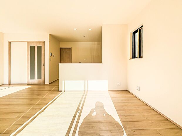 D号棟【Dining】ダイニングテーブルを置いても十分な広さが確保されています。