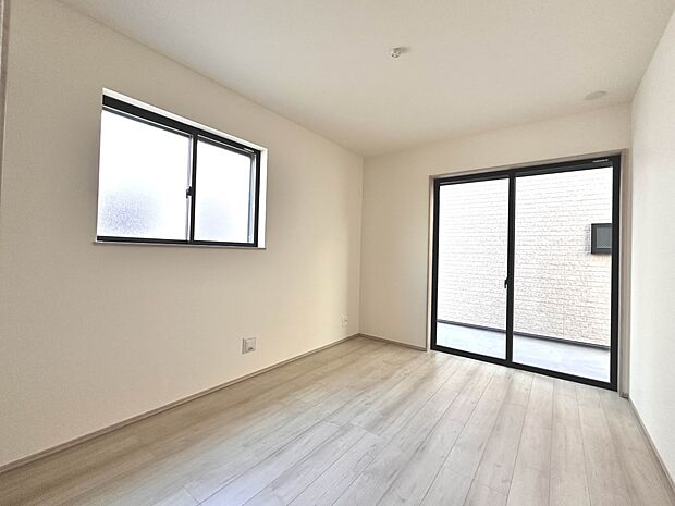 【寝室】シンプルな内装はおしゃれのポイントです。シンプルは華美より飽きがこないからです。色や模様でおしゃれ感をだす。それがシンプルイズビューティーです。