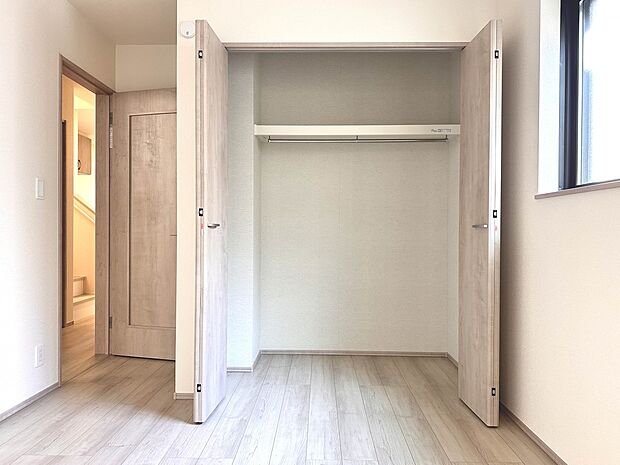 【収納】各部屋を最大限に広く使って頂ける様、全居住スペースに収納付。プライベートルームはゆったりと快適に。