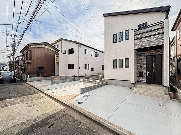 A号棟【外観】こちらの物件が少しでも気になるようでしたら、お気軽にお問合せください。人生でいちばん大きなお買い物ですので、ゆっくりご見学ください。ネット上の画像と実際の見学では、リアル感がま…