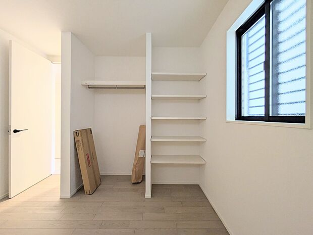 限られたスペースを有効に活用できる壁面クローゼット。
