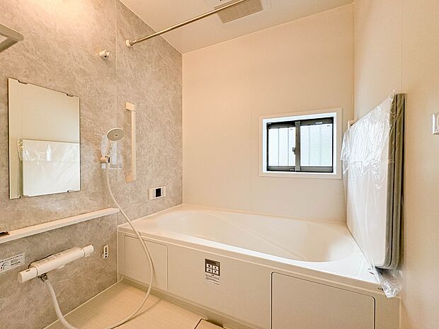 【浴室】一日の疲れを癒してくれるお風呂空間。使いやすさと上質な質感を両立して、単なる習慣から特別な時間に変わるはず。