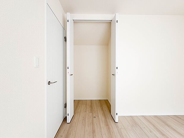 【収納】各部屋を最大限に広く使って頂ける様、全居住スペースに収納付。プライベートルームはゆったりと快適に。