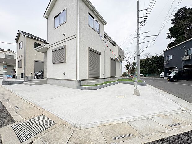 【駐車場】毎日の生活にマイカーが必須という方は、購入を検討する際、駐車場があることは大事な条件です。毎日の通勤や家族の送迎、買い物やお出かけなどクルマのある暮らしを満喫したい方は要チェック。…