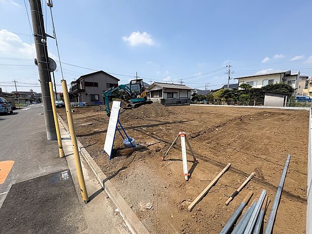 B号棟【前面道路含む外観】南側6m公道、全棟カースペース2台可！