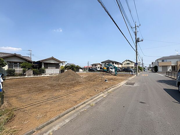 B号棟【前面道路含む外観】家の良し悪しだけでなく周辺環境も重要なポイント。