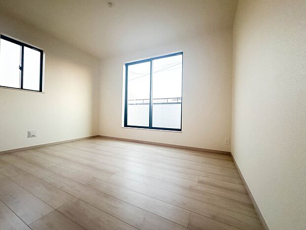 D号棟【寝室6.5帖】シンプルな内装はおしゃれのポイントです。シンプルは華美より飽きがこないからです。色や模様でおしゃれ感をだす。それがシンプルイズビューティーです。