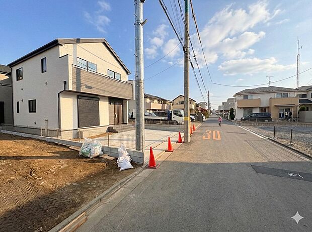 D号棟【前面道路含む外観】家の良し悪しだけでなく周辺環境も重要なポイント。