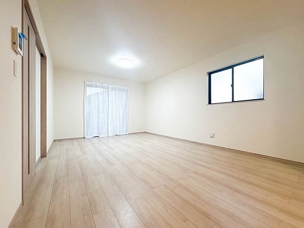 D号棟【LDK17.7帖】忙しい朝でも家族揃って食事をしたいゆとりあるダイニングスペース。