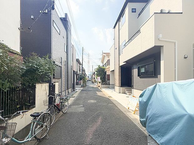【前面道路4ｍ】車の通行が少ないので、静かな住環境を維持することができます。