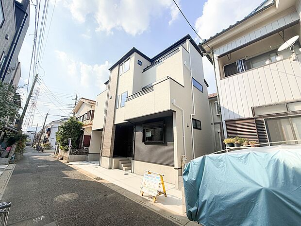 【外観】家族の温かさと陽光の暖かさ、楽しい毎日と明るい未来を予感させる「空間が織り成すひとつ先の住み心地」を演出します。