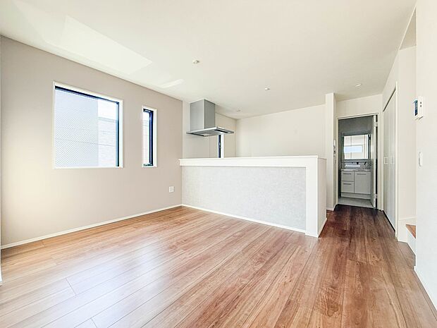 【LDK19帖】忙しい朝でも家族揃って食事をしたいゆとりあるダイニングスペース。